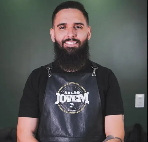 Gledson Reis, barbeiro do Salão Jovem